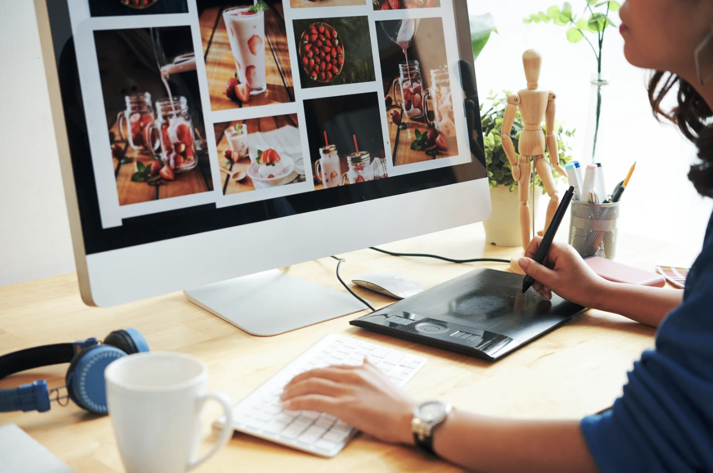 Shoppable video with clickable product tags on an online store